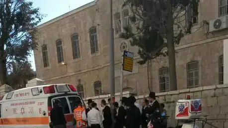 אברך התמוטט ונפטר ברחוב ישעיהו בירושלים, מרץ 2014 אברך התמוטט ונפטר ברחוב ישעיהו בירושלים, מרץ 2014