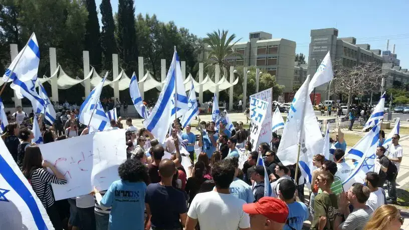 הפגנה נגד ביקורו של מוחמד כנעאנה באוניברסיטת תל אביב, אפריל 2014 הפגנה נגד ביקורו של מוחמד כנעאנה באוניברסיטת תל אביב, אפריל 2014