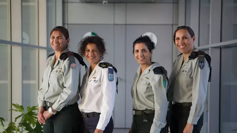 אל"מ אריאלה בן אברהם, אל"מ יעל הס,אל"מ מיכל תשובה ואל"מ ירדנה תורג'מן. אפריל 2014 אל"מ אריאלה בן אברהם, אל"מ יעל הס,אל"מ מיכל תשובה ואל"מ ירדנה תורג'מן. אפריל 2014