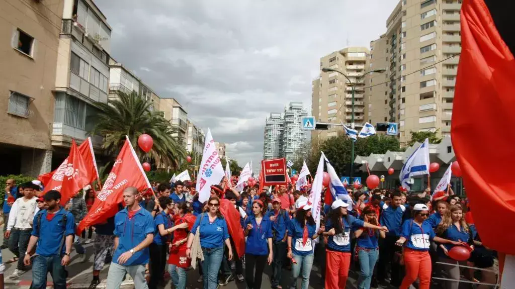 צעדת ה 1 במאי באבן גבירול, תל אביב. מאי 2014 צעדת ה 1 במאי באבן גבירול, תל אביב. מאי 2014