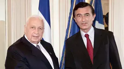אש הממשלה אריאל שרון בפגישה עם שר החוץ הצרפתי פיליפ בלאזי בפאריס אש הממשלה אריאל שרון בפגישה עם שר החוץ הצרפתי פיליפ בלאזי בפאריס