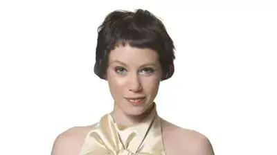 יורדת לפרטים יורדת לפרטים