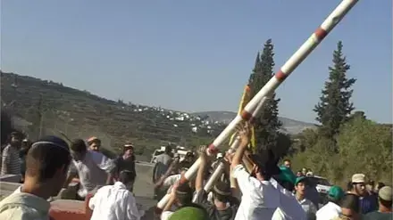 מתנחלים בשבי שומרון מפילים שער של צהל דובר צהל מתנחלים בשבי שומרון מפילים שער של צהל דובר צהל