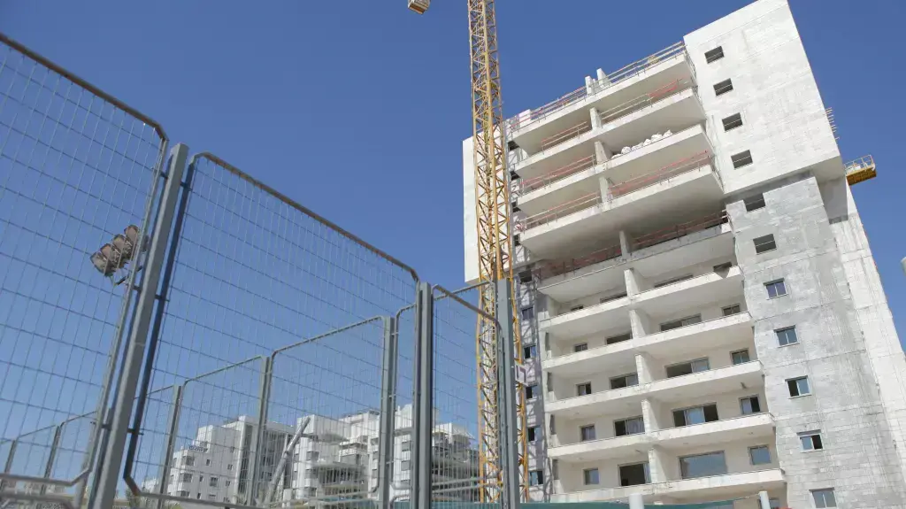 קבלן נפל מבניין בראשון לציון, מאי 2014 קבלן נפל מבניין בראשון לציון, מאי 2014