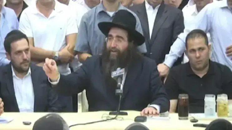הרב פינטו בשיעור בישיבת "שובה ישראל" באשדוד הרב פינטו בשיעור בישיבת "שובה ישראל" באשדוד