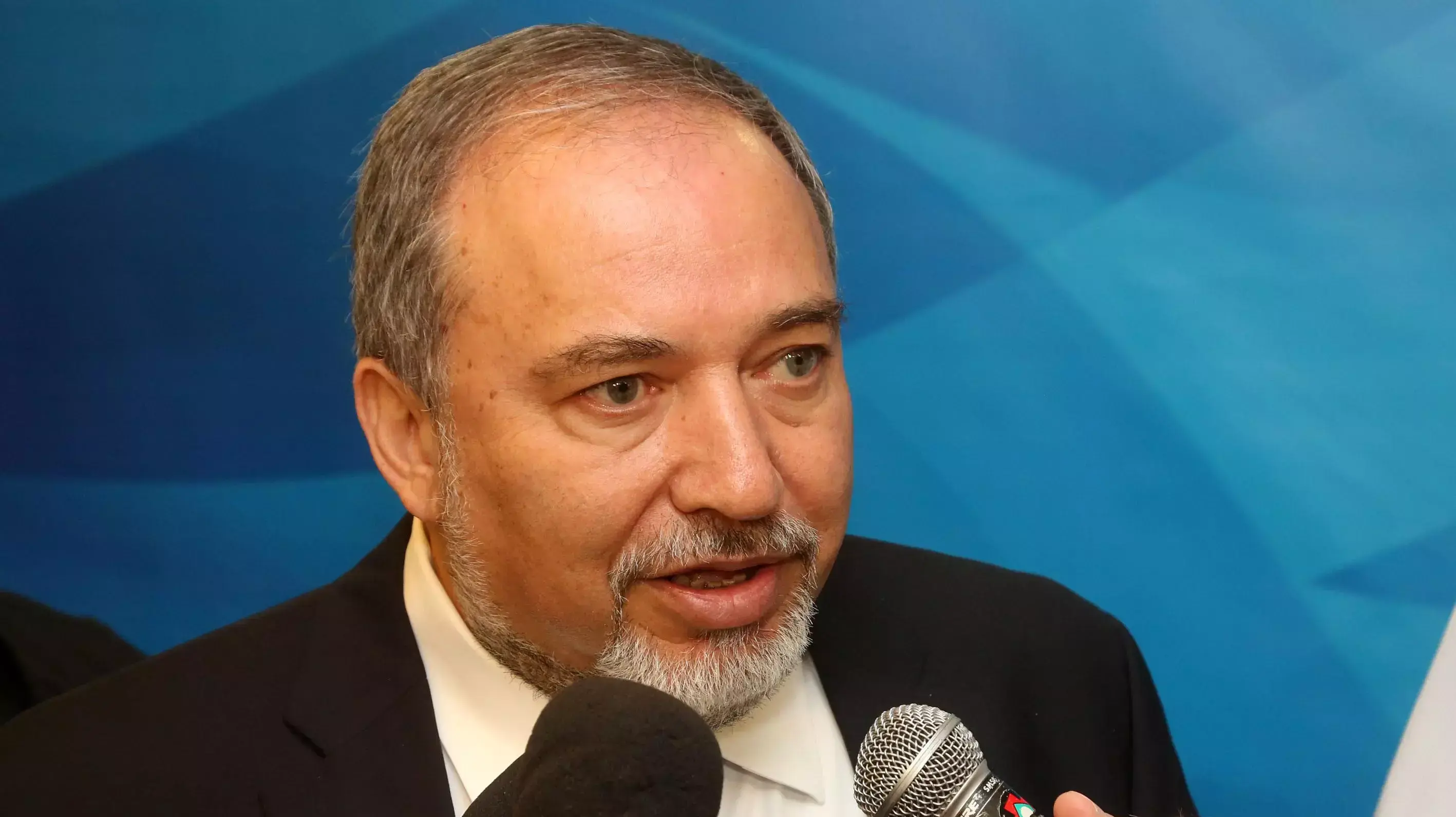 אביגדור ליברמן בישיבת ממשלה. מאי 2014 אביגדור ליברמן בישיבת ממשלה. מאי 2014