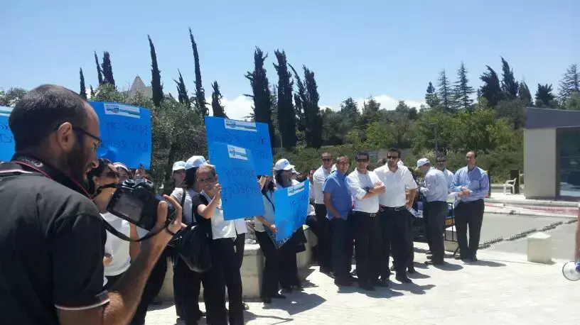 מחאת העוזרים המשפטיים נגד הנהלת בתי המשפט, ירושלים. מאי 2014 מחאת העוזרים המשפטיים נגד הנהלת בתי המשפט, ירושלים. מאי 2014