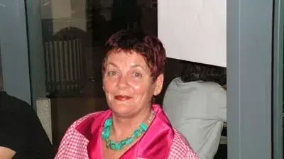 שרהלה שרון חולצה ורודה שרהלה שרון חולצה ורודה