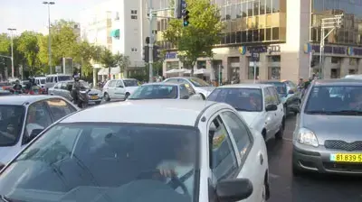 פקק תנועה בתל אביב לקראת עצרת ההתנתקות ( אביחי ברוך ) פקק תנועה בתל אביב לקראת עצרת ההתנתקות ( אביחי ברוך )