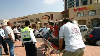 פינוי ההרוג בקניון ארנה (משטרה) פינוי ההרוג בקניון ארנה (משטרה)