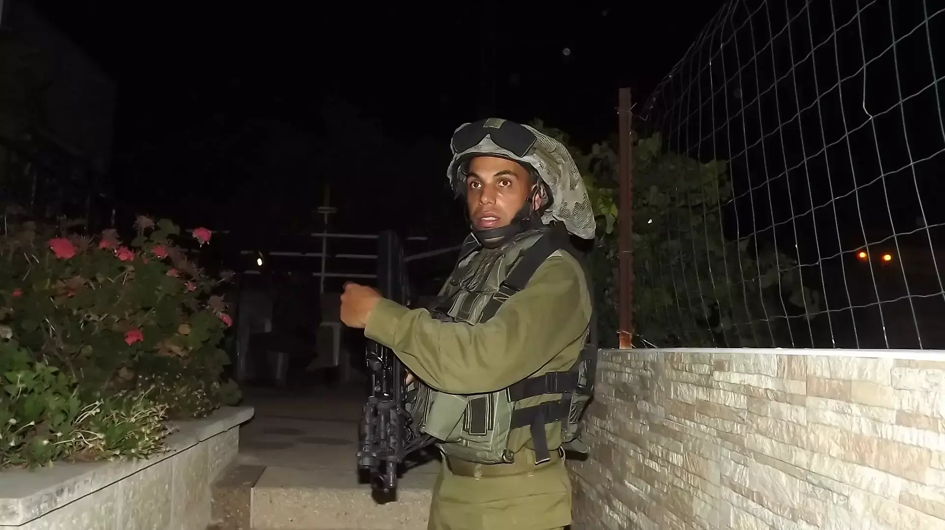 מג"ד צבר סא"ל לירן חגבי מורה לפרוץ לבית בג'נין מג"ד צבר סא"ל לירן חגבי מורה לפרוץ לבית בג'נין