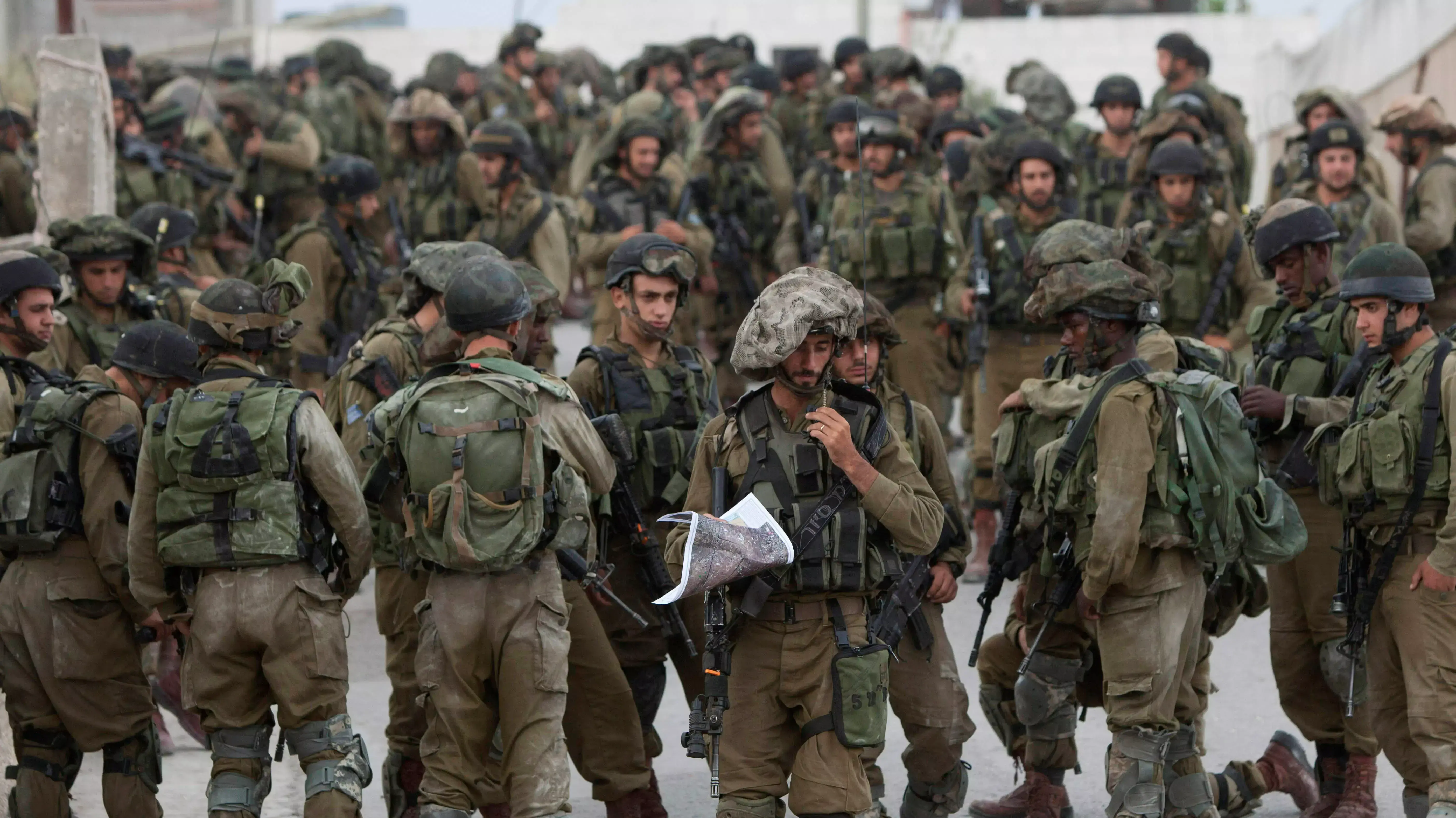 מבצע "שובו אחים" - חיילי צה"ל בפעילות באזור חברון 21 ביוני 2014 מבצע "שובו אחים" - חיילי צה"ל בפעילות באזור חברון 21 ביוני 2014