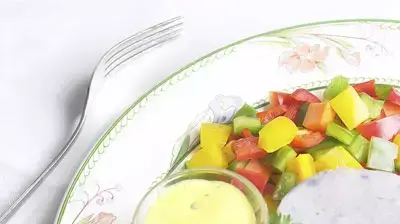 סלט ירקות ורוטב מיונז סלט ירקות ורוטב מיונז
