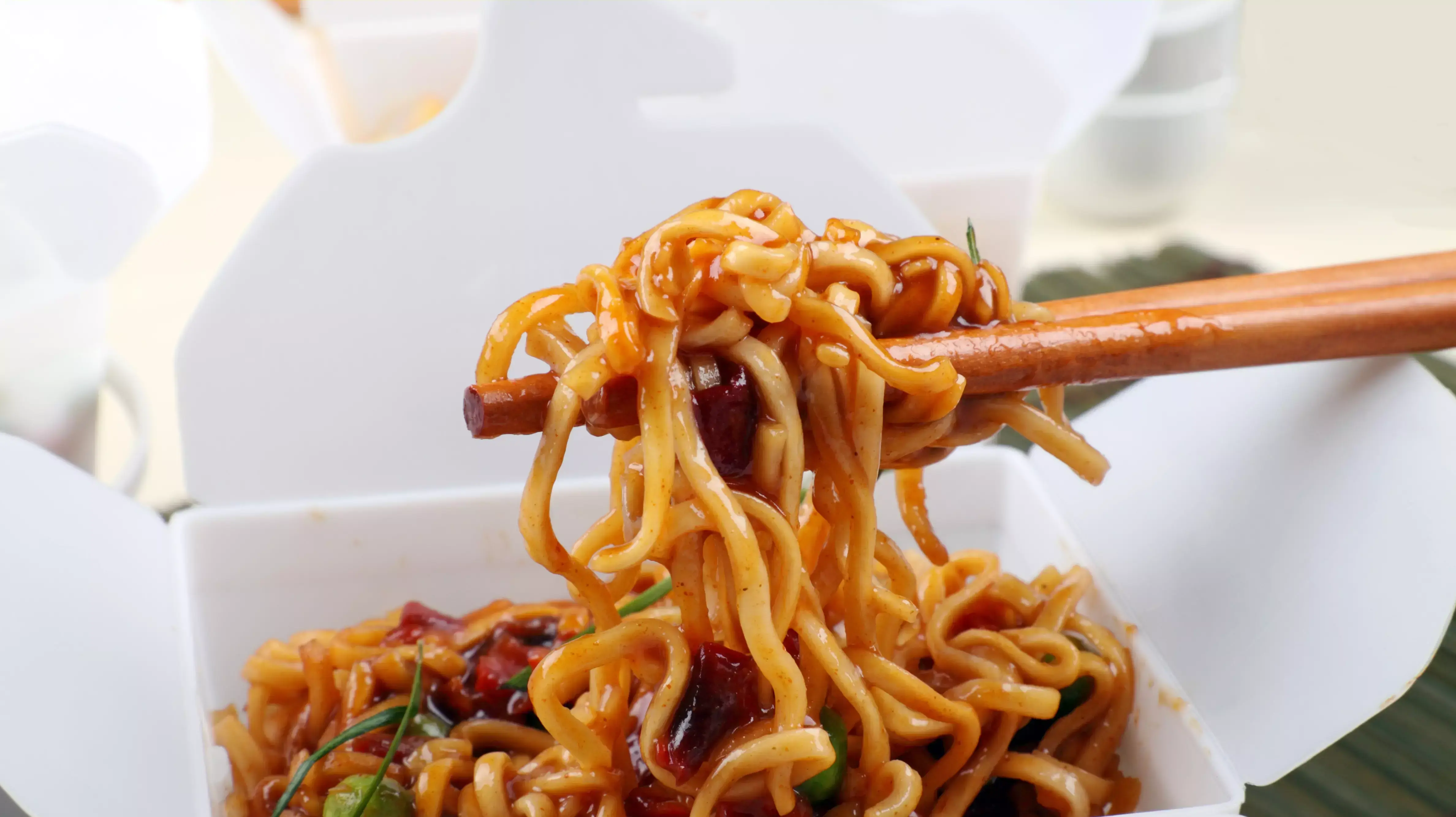 רק נודלס? רק נודלס?