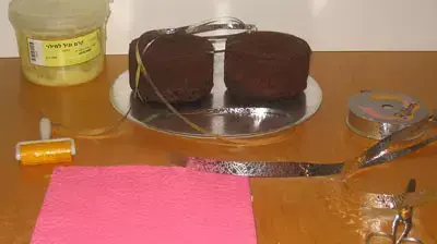 תחתית קאפא מצופה בצק סוכר ורוד (עוגתית) תחתית קאפא מצופה בצק סוכר ורוד (עוגתית)