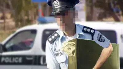 שוטר מושחת ( אילוסטרציה אביחי ברוך ) שוטר מושחת ( אילוסטרציה אביחי ברוך )