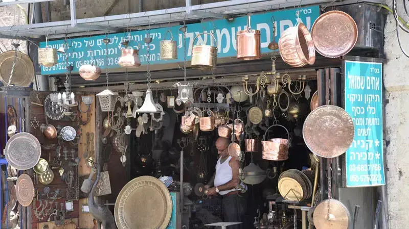 חנויות בשוק הפשפשים