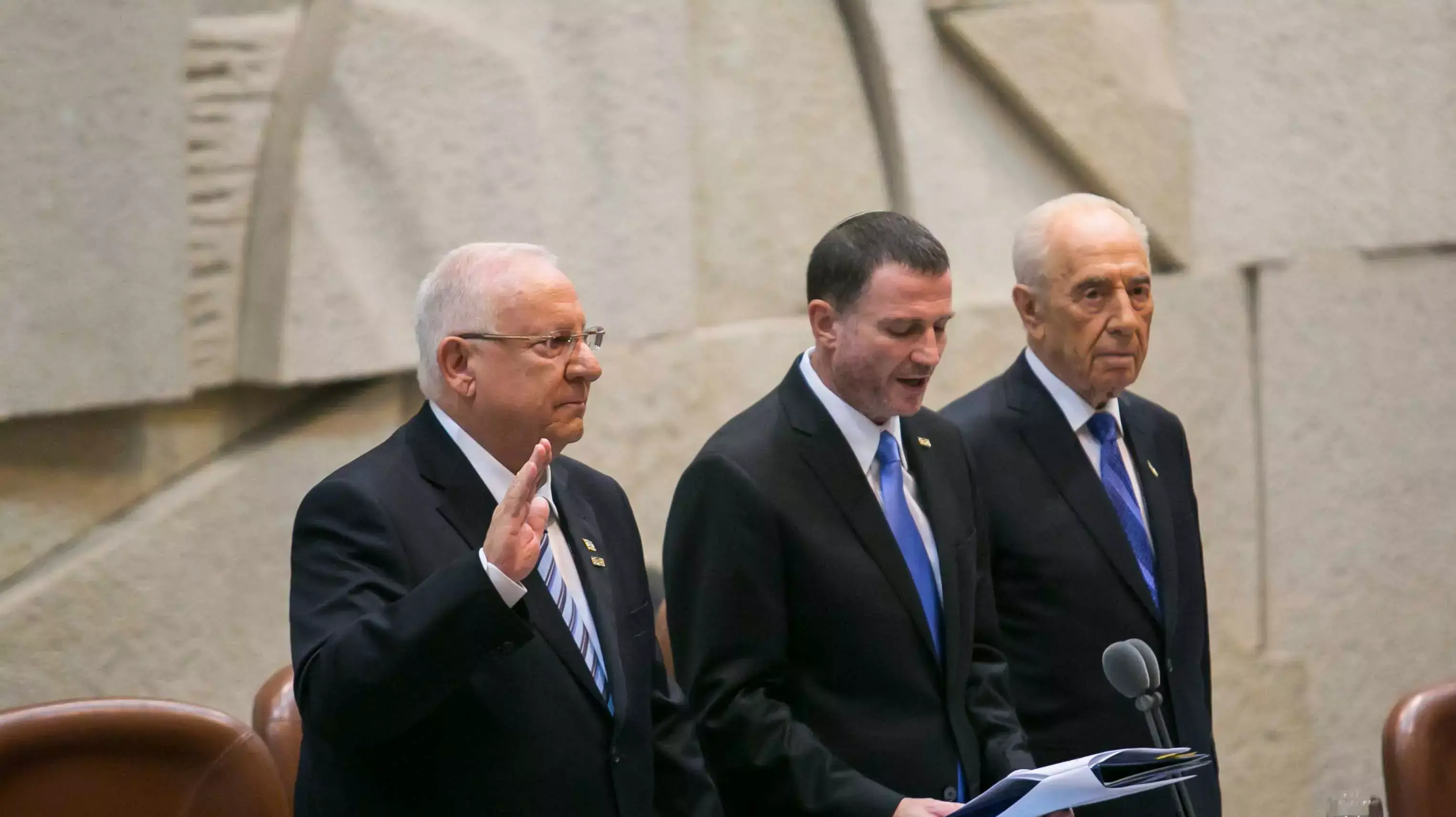 טקס הצהרת האמונים של נשיא המדינה העשירי של מדינת ישראל ראובן (רובי) ריבלין, מליאת הכנסת. יולי 2014 טקס הצהרת האמונים של נשיא המדינה העשירי של מדינת ישראל ראובן (רובי) ריבלין, מליאת הכנסת. יולי 2014