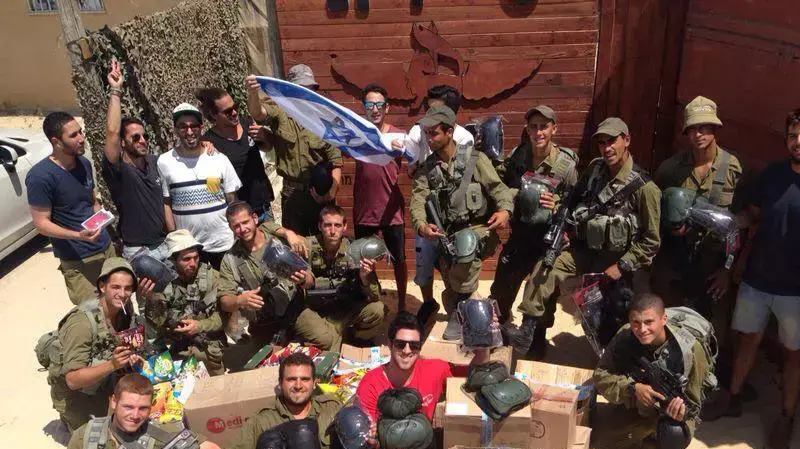 משלוחים שקיבלו חיילים מישראלים הגרים בניו ג'רזי שתרמו ציוד לחיילים בהתאם לבקשותיהם. יולי 2014 משלוחים שקיבלו חיילים מישראלים הגרים בניו ג'רזי שתרמו ציוד לחיילים בהתאם לבקשותיהם. יולי 2014