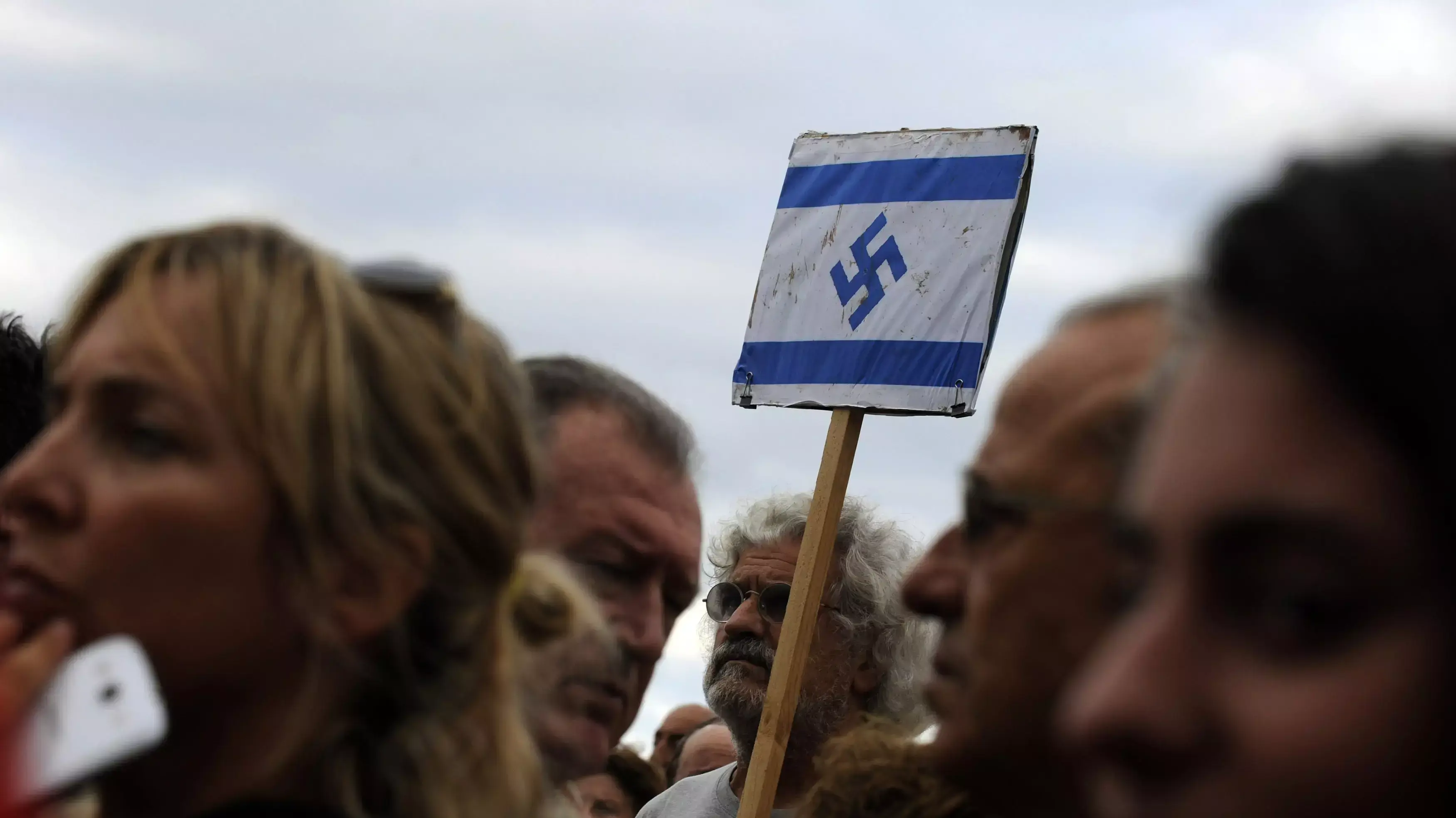 הפגנות נגד מבצע "צוק איתן" בעיר חיחון בספרד. 30 ביולי 2014 הפגנות נגד מבצע "צוק איתן" בעיר חיחון בספרד. 30 ביולי 2014