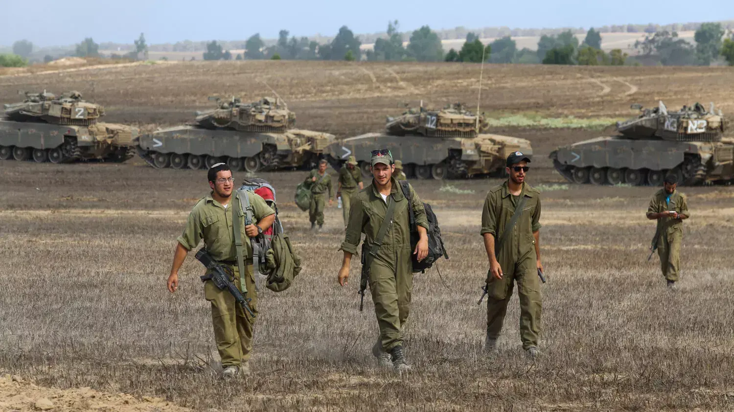כוחות צה"ל בשטחי הכינוס בדרום על גבול רצועת עזה הבוקר, אוגוסט 2014 כוחות צה"ל בשטחי הכינוס בדרום על גבול רצועת עזה הבוקר, אוגוסט 2014