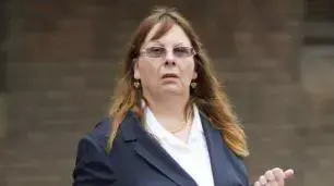 פיי סטון לא דיווחה על מות בן זוגה והדייר שבדירתה