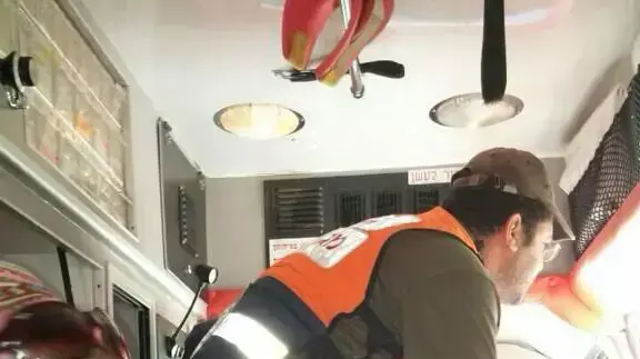 חילוץ תינוקת שנפגעה בראשה מזריקת אבן ליד צומת יצהר. אוגוסט 2014 חילוץ תינוקת שנפגעה בראשה מזריקת אבן ליד צומת יצהר. אוגוסט 2014