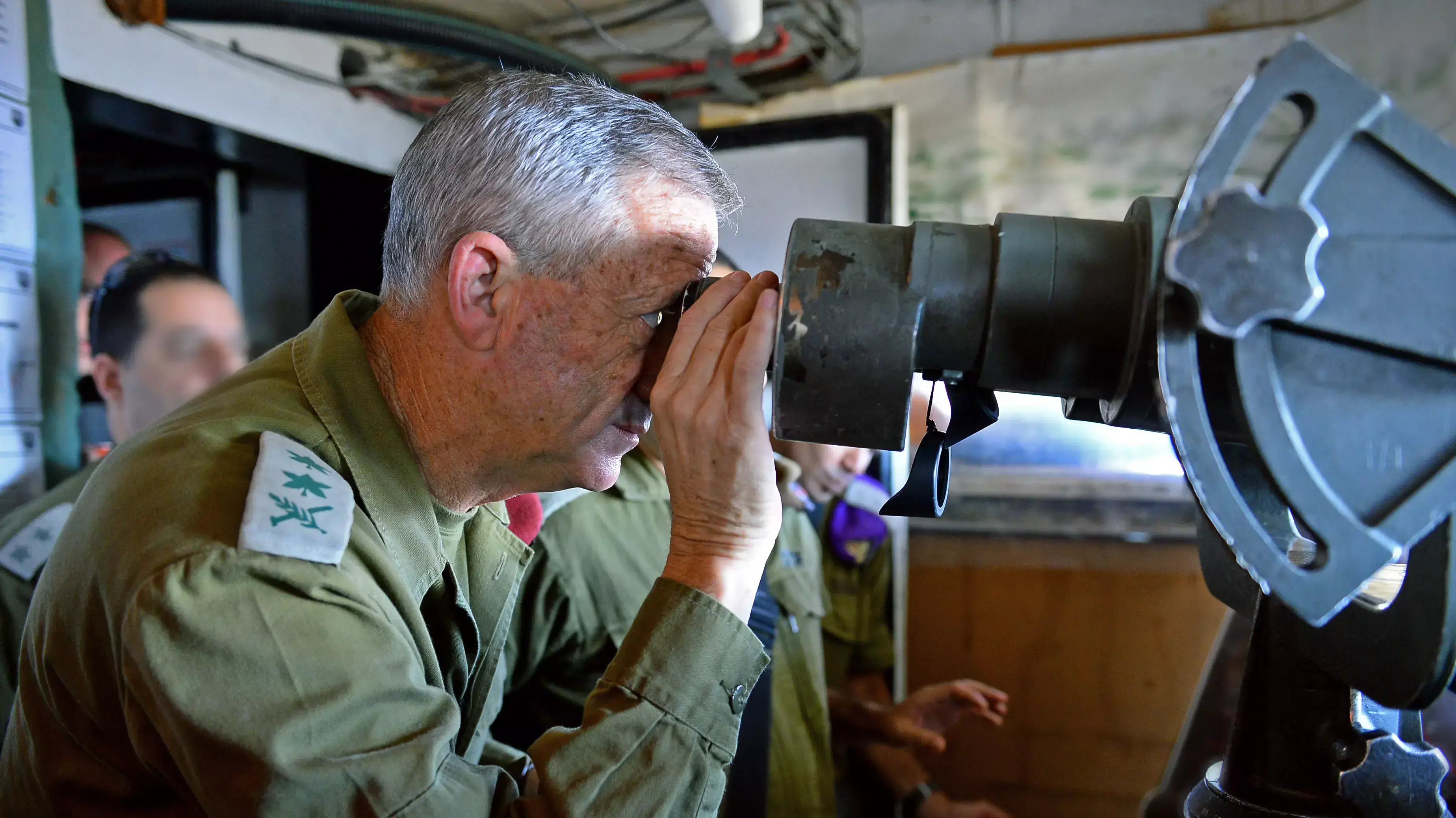 סיור הרמטכ"ל רב-אלוף בנימין (בני) גנץ, בעוצבת ה"בשן" ברמת הגולן. אוגוסט 2014 סיור הרמטכ"ל רב-אלוף בנימין (בני) גנץ, בעוצבת ה"בשן" ברמת הגולן. אוגוסט 2014