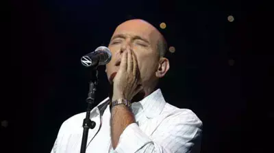 שלומי שבת בהופעה שלומי שבת בהופעה