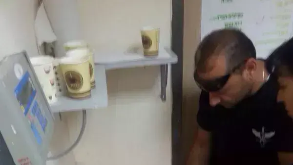 פשיטה על ביתו של בני שלמה. ספטמבר 2014 פשיטה על ביתו של בני שלמה. ספטמבר 2014