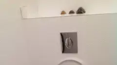 חדר השירותים בו ביליתי את רוב השליש הראשון חדר השירותים בו ביליתי את רוב השליש הראשון