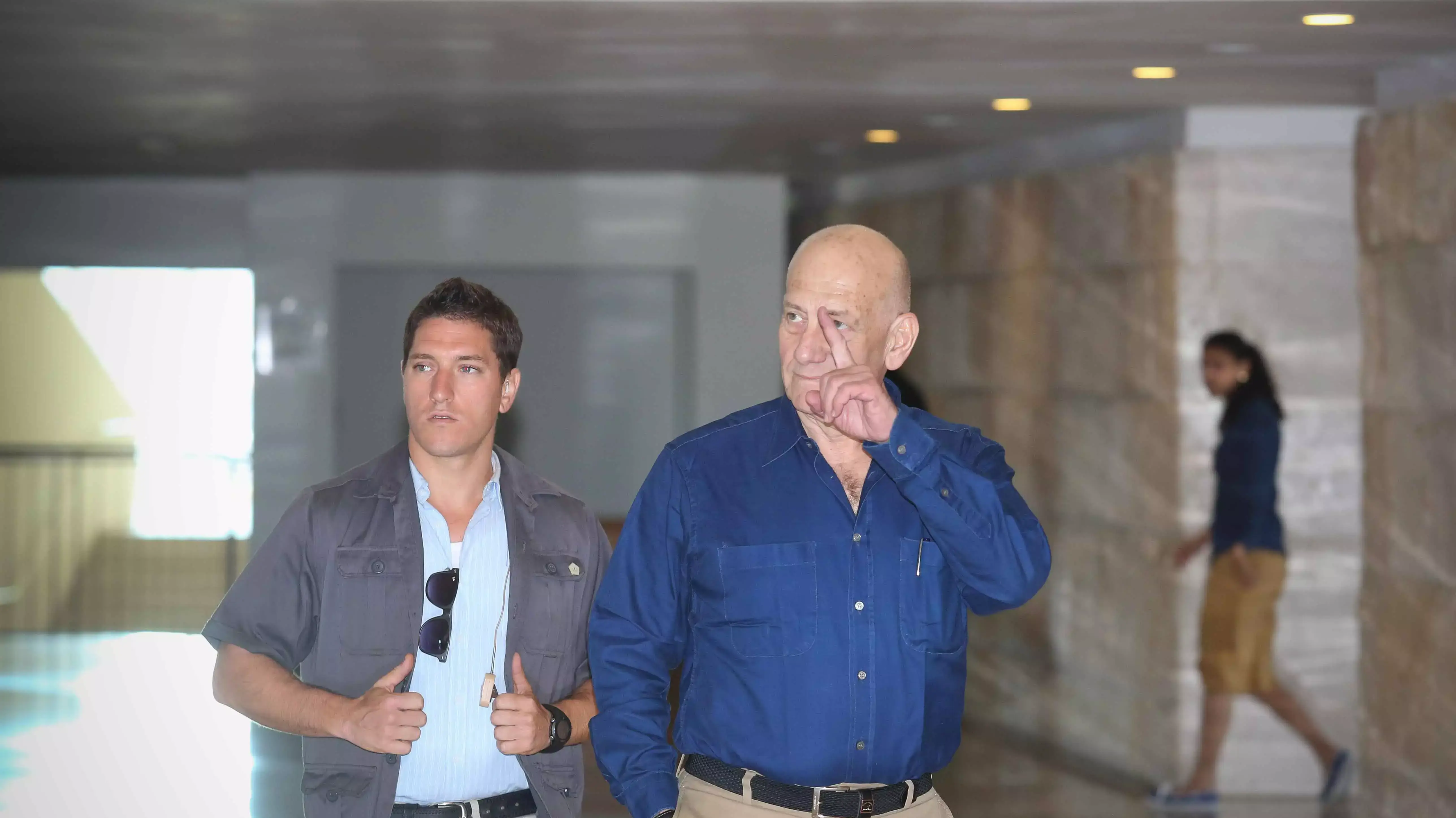 אהוד אולמרט בדיון בעליון בבקשה לדחיית מועד תחילת ריצוי העונש בתיק הולילנד, ספטמבר 2014 אהוד אולמרט בדיון בעליון בבקשה לדחיית מועד תחילת ריצוי העונש בתיק הולילנד, ספטמבר 2014