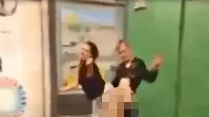 זוג שתועד מקיים יחסי מין ברכבת התחתית בברלין זוג שתועד מקיים יחסי מין ברכבת התחתית בברלין