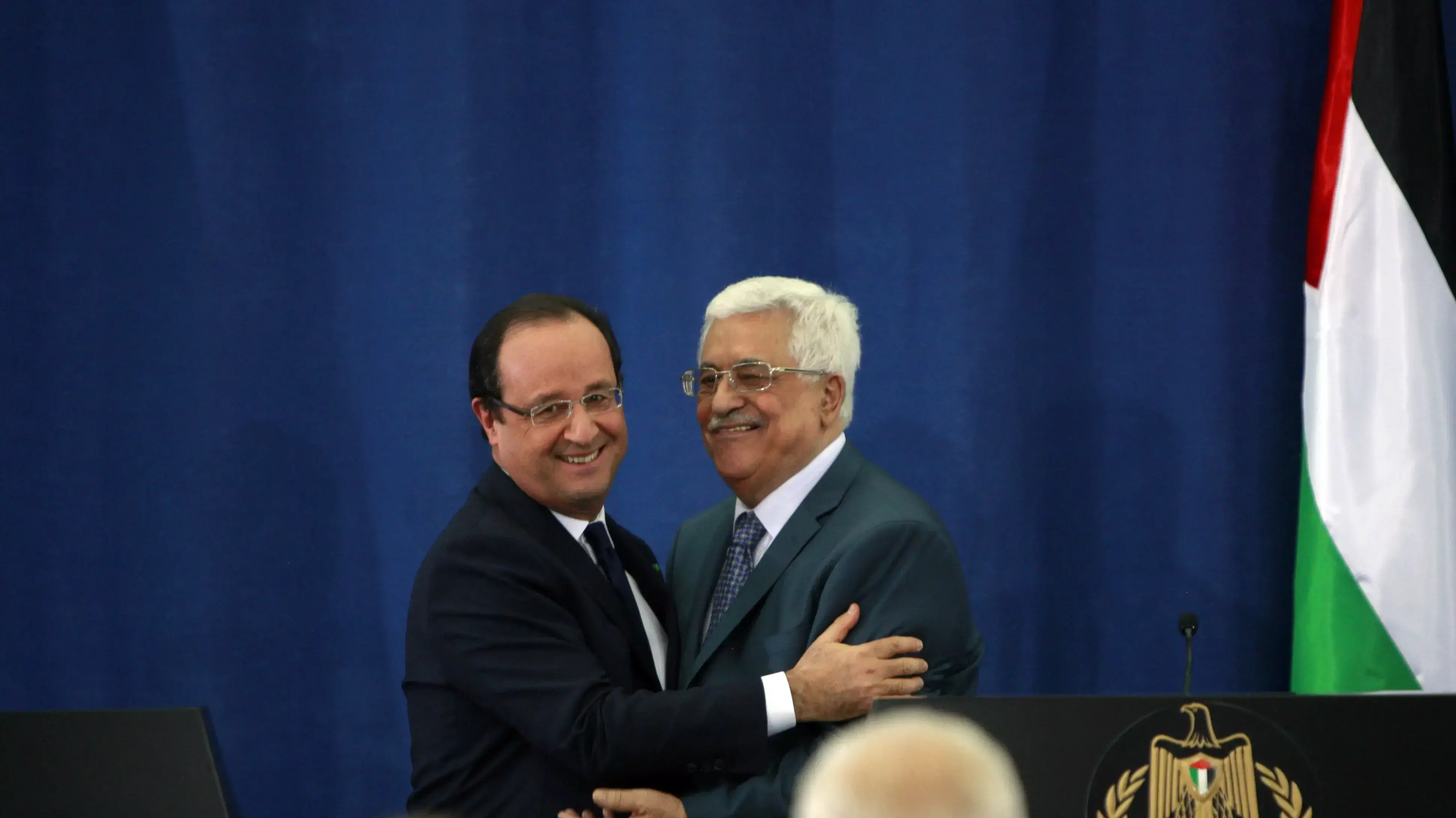 יו"ר הרשות הפלסטינית אבו מאזן יבקש מנשיא צרפת פרנסואה הולנד להכיר במדינה פלסטינית יו"ר הרשות הפלסטינית אבו מאזן יבקש מנשיא צרפת פרנסואה הולנד להכיר במדינה פלסטינית