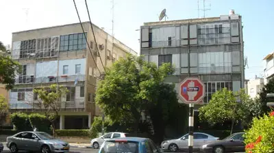 בניין בתל אביב (נגה משל) בניין בתל אביב (נגה משל)