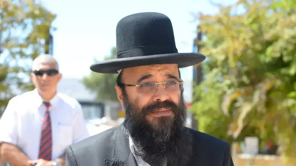 הרנטגן, הרב יעקב איפרגן, בחתונתו של יו"ר ההסתדרות לשעבר עופר עיני, 19 בספטמבר 2014 הרנטגן, הרב יעקב איפרגן, בחתונתו של יו"ר ההסתדרות לשעבר עופר עיני, 19 בספטמבר 2014