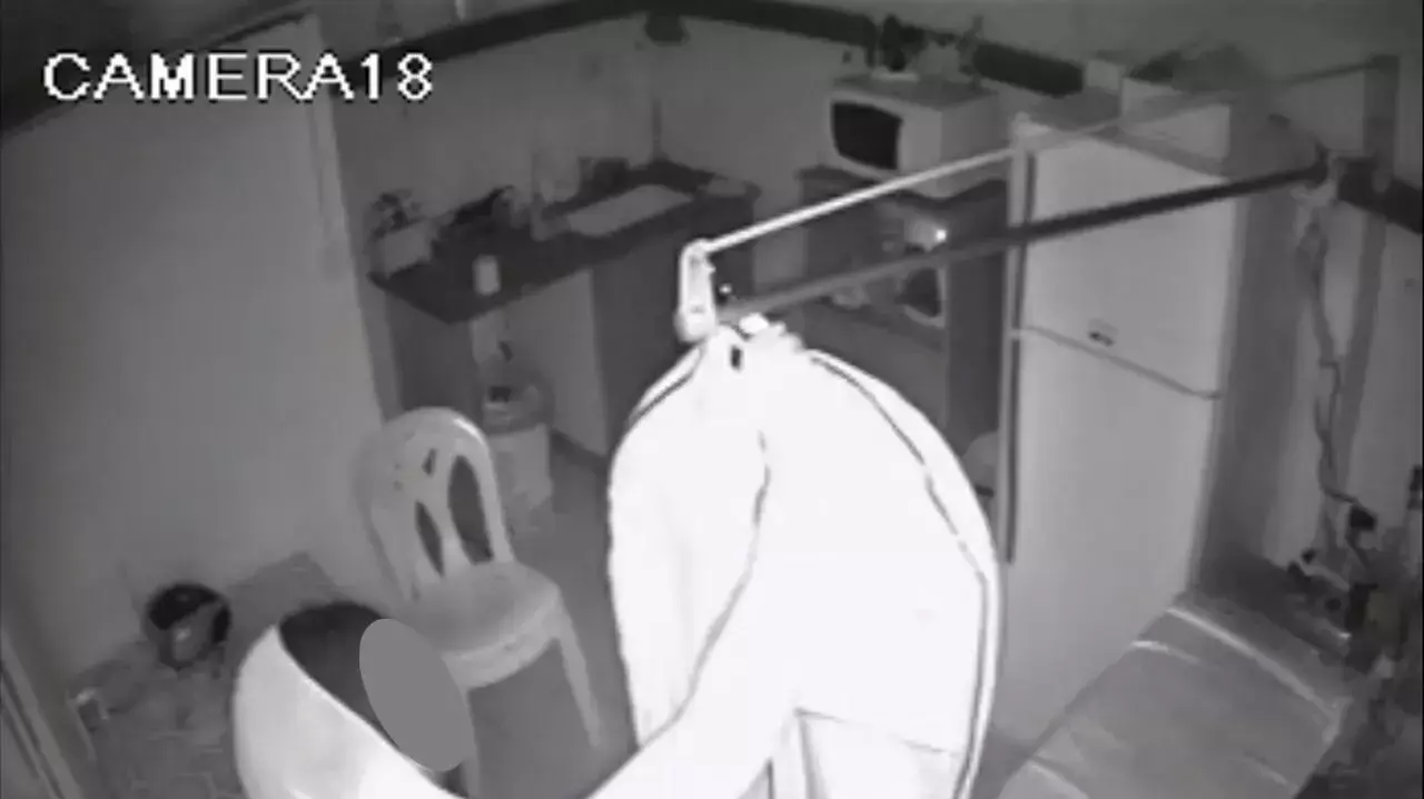 תיעוד גניבת שמלות הכלה מחנות באשקלון תיעוד גניבת שמלות הכלה מחנות באשקלון