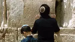 ילדים מתפללים בכותל - אילוסטרציה ילדים מתפללים בכותל - אילוסטרציה