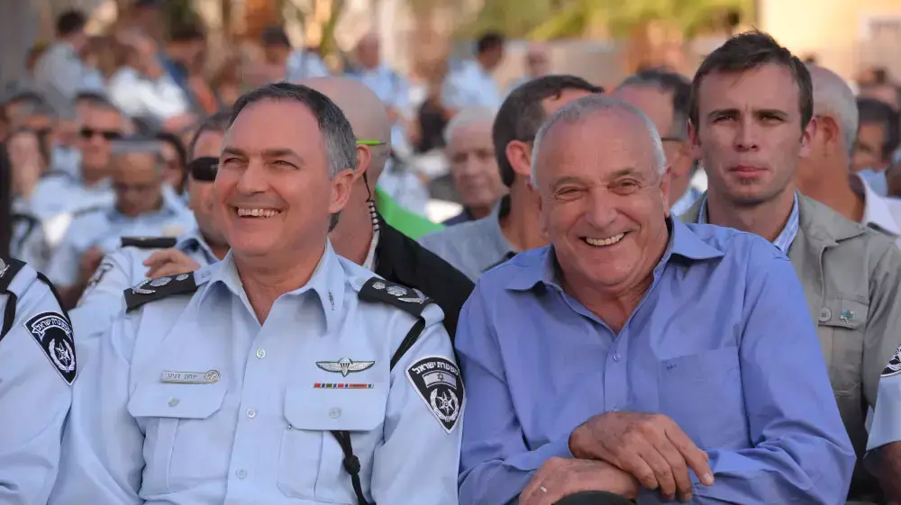השר לביטחון פנים יצחק אהרונוביץ' ומפכ"ל המשטרה יוחנן דנינו בטקס החלפת מפקד מחוז מרכז ברמלה השר לביטחון פנים יצחק אהרונוביץ' ומפכ"ל המשטרה יוחנן דנינו בטקס החלפת מפקד מחוז מרכז ברמלה