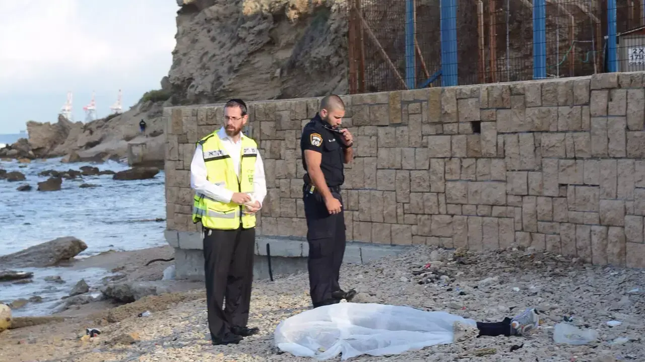 גופת אישה נמשתה מהמים בחוף בגבעת אולגה שליד חדרה גופת אישה נמשתה מהמים בחוף בגבעת אולגה שליד חדרה