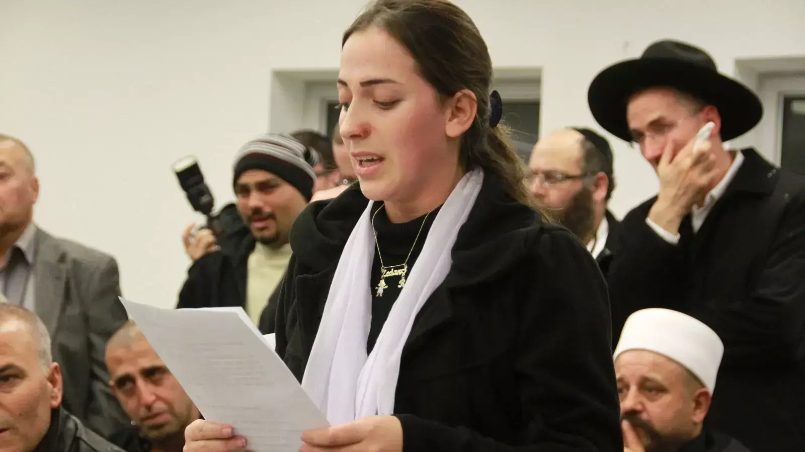 אלמנת השוטר הדרוזי זידאן סייף ומשפחות נרצחי הפיגוע בהר נוף נפגשו בירושלים, 27 בנובמבר 2014 אלמנת השוטר הדרוזי זידאן סייף ומשפחות נרצחי הפיגוע בהר נוף נפגשו בירושלים, 27 בנובמבר 2014