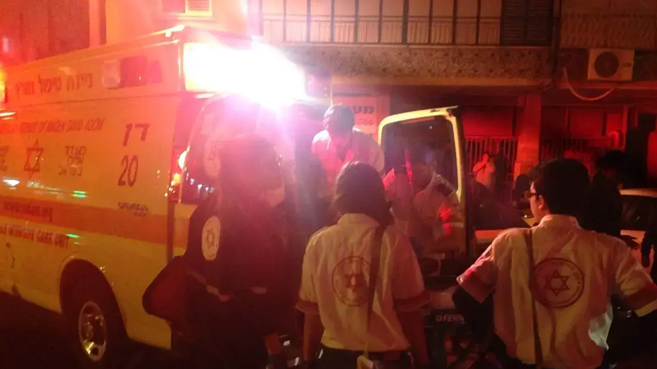 צעיר נפצע קשה מדקירה במהלך קטטה בבת ים צעיר נפצע קשה מדקירה במהלך קטטה בבת ים