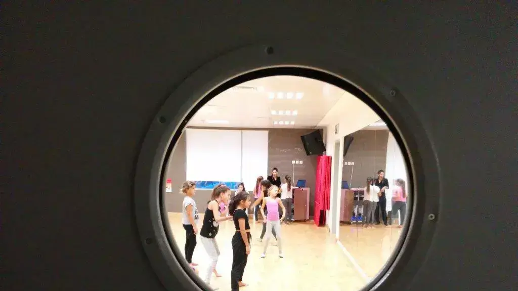 חוג הריקוד מחרפן אותה, וגם קצת אותנו חוג הריקוד מחרפן אותה, וגם קצת אותנו