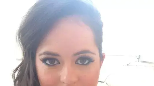 קרן דנצוק, אשת פוליטיקאי שמוכרת תמונות סלפי חתומות ב-ebay קרן דנצוק, אשת פוליטיקאי שמוכרת תמונות סלפי חתומות ב-ebay