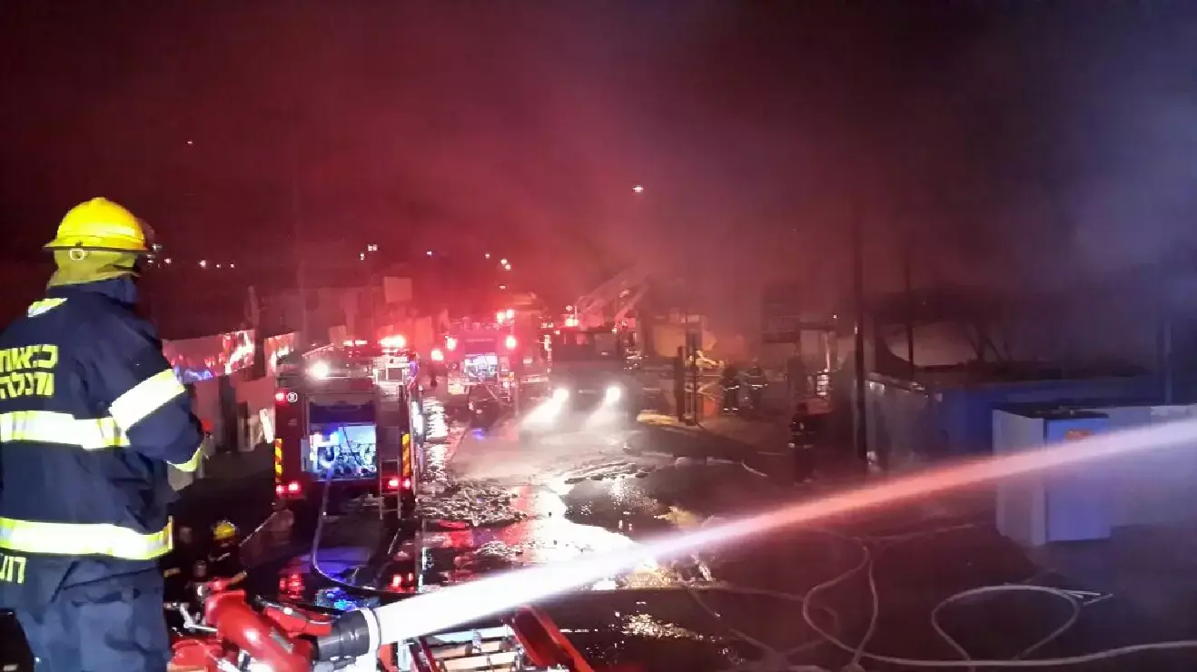 שריפה באזור התעשייה צור שלום שריפה באזור התעשייה צור שלום