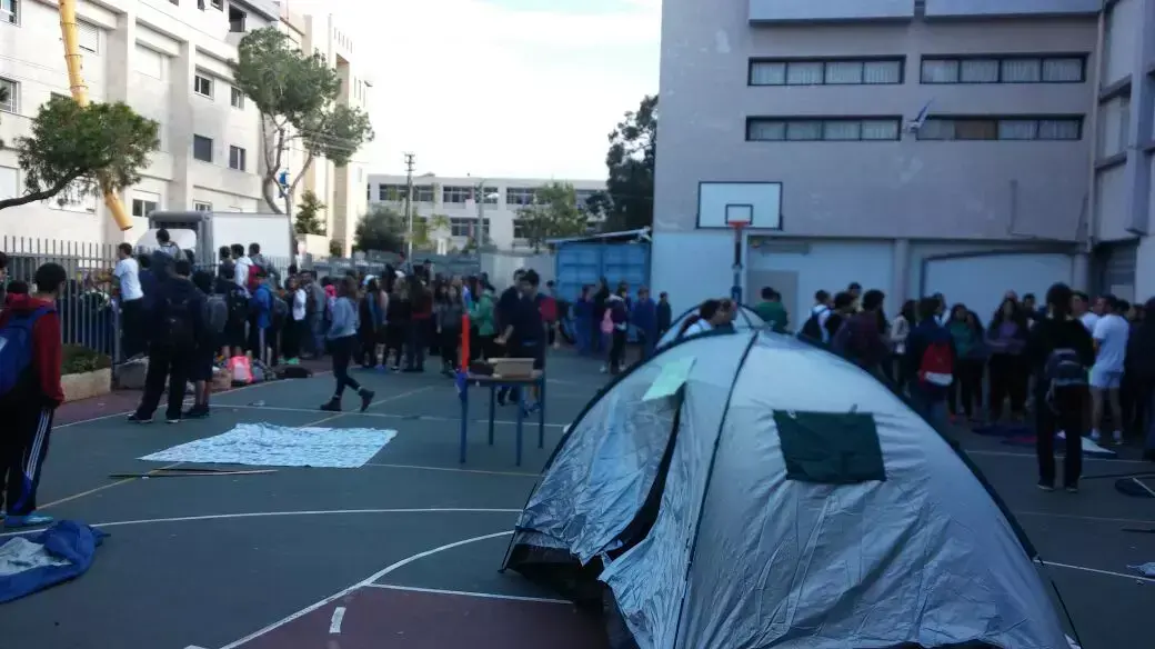 מחאת תלמידי התיכונים בעקבות החלטת הפרקליטות להעמיד לדין גורמים במערכת החינוך בגין גרימת מוות ברשלנות בטיול שנתי, דצמבר 2014 מחאת תלמידי התיכונים בעקבות החלטת הפרקליטות להעמיד לדין גורמים במערכת החינוך בגין גרימת מוות ברשלנות בטיול שנתי, דצמבר 2014