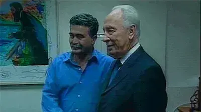 שמעון פרס ועמיר פרץ בפגישה ראשונה לאחר בחירת פרץ שמעון פרס ועמיר פרץ בפגישה ראשונה לאחר בחירת פרץ