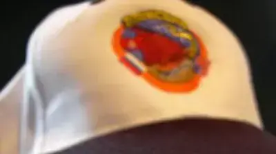 ?BBCכוס וכובע בייסבול שנגררו לקרקעית האוקיאנוס ונמעכו? ?BBCכוס וכובע בייסבול שנגררו לקרקעית האוקיאנוס ונמעכו?