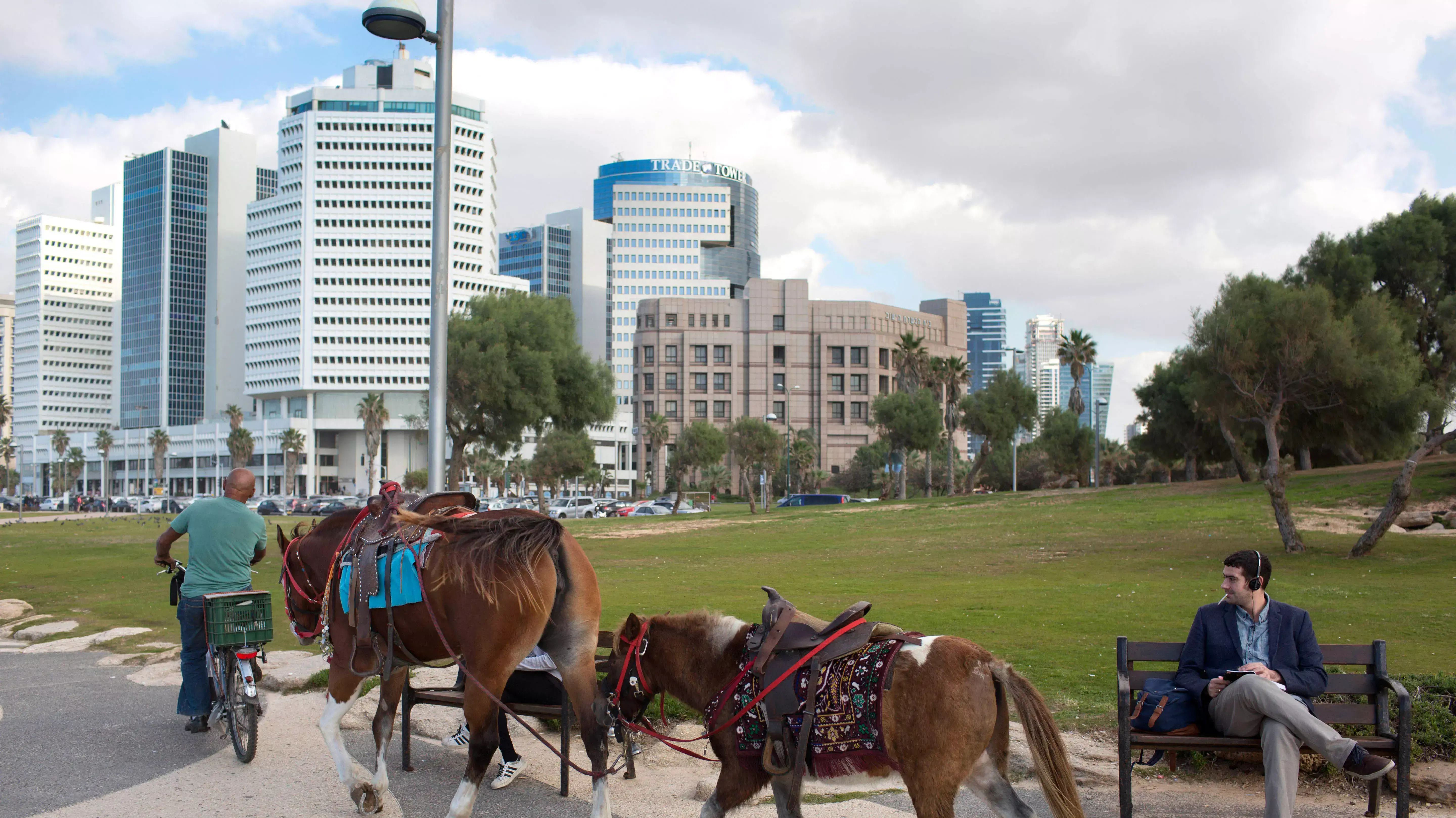 חוף תל אביב מעונן חלקית חוף תל אביב מעונן חלקית