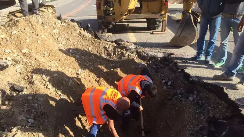 הבולען שנפער בכביש 90 באזור קיבוץ עין גדי